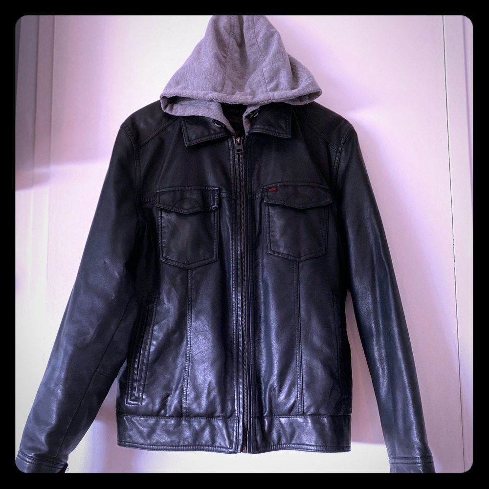 Men’s Levi’s Leather jacket size MEDIUM